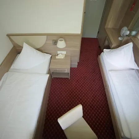 弯格纳兰多斯公寓酒店